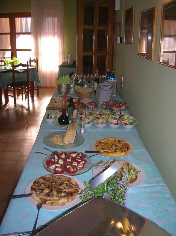 Hotel Il Poggetto Castellina Marittima Buitenkant foto