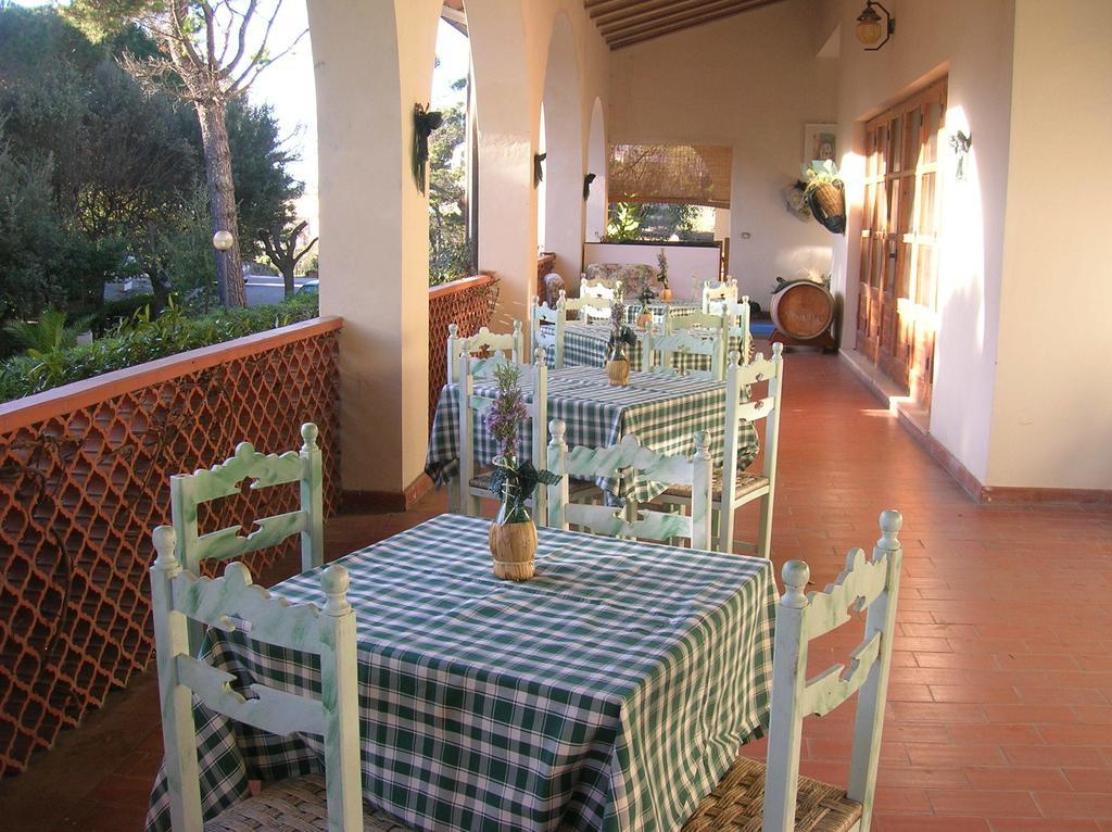 Hotel Il Poggetto Castellina Marittima Buitenkant foto