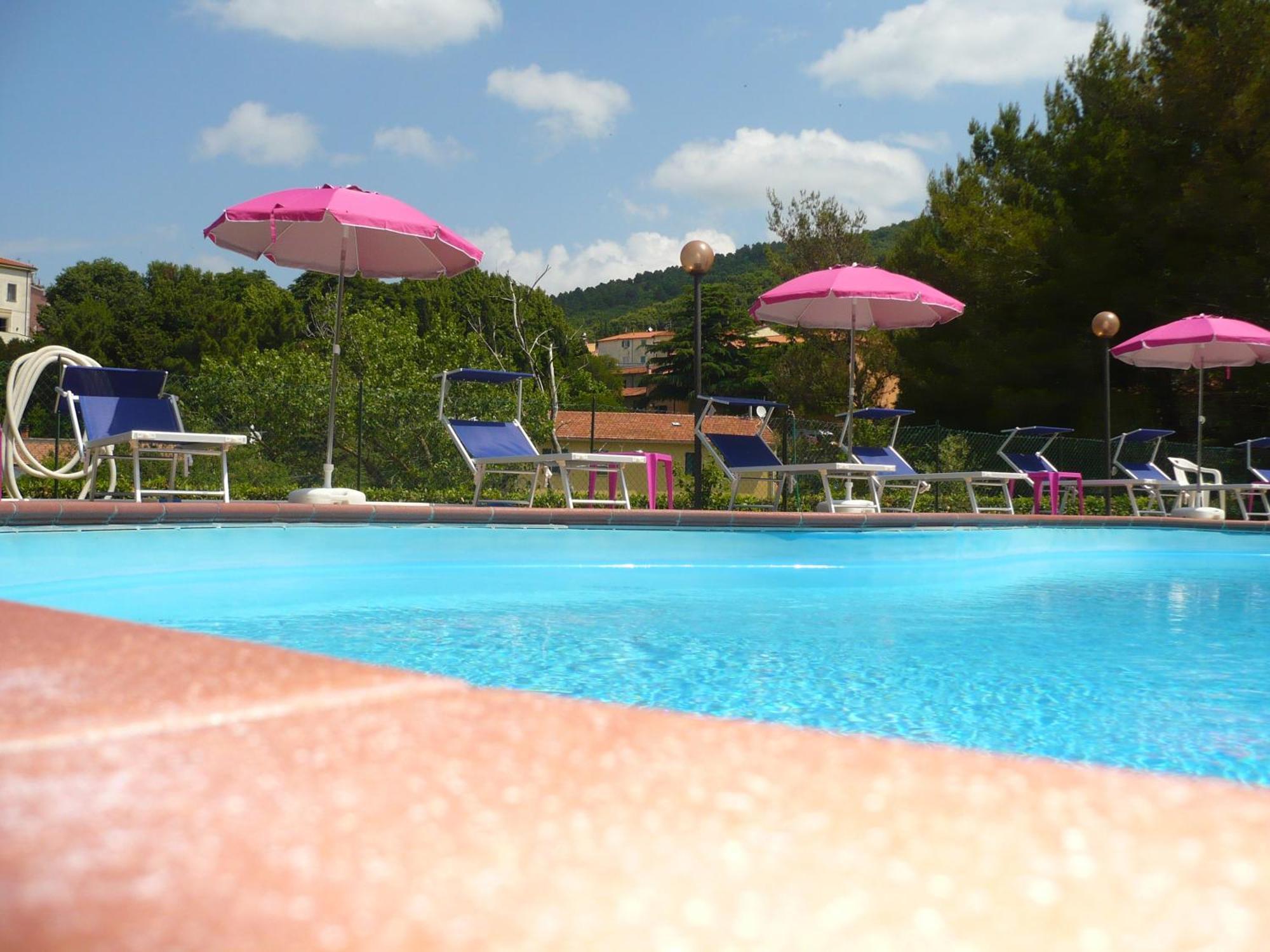 Hotel Il Poggetto Castellina Marittima Buitenkant foto