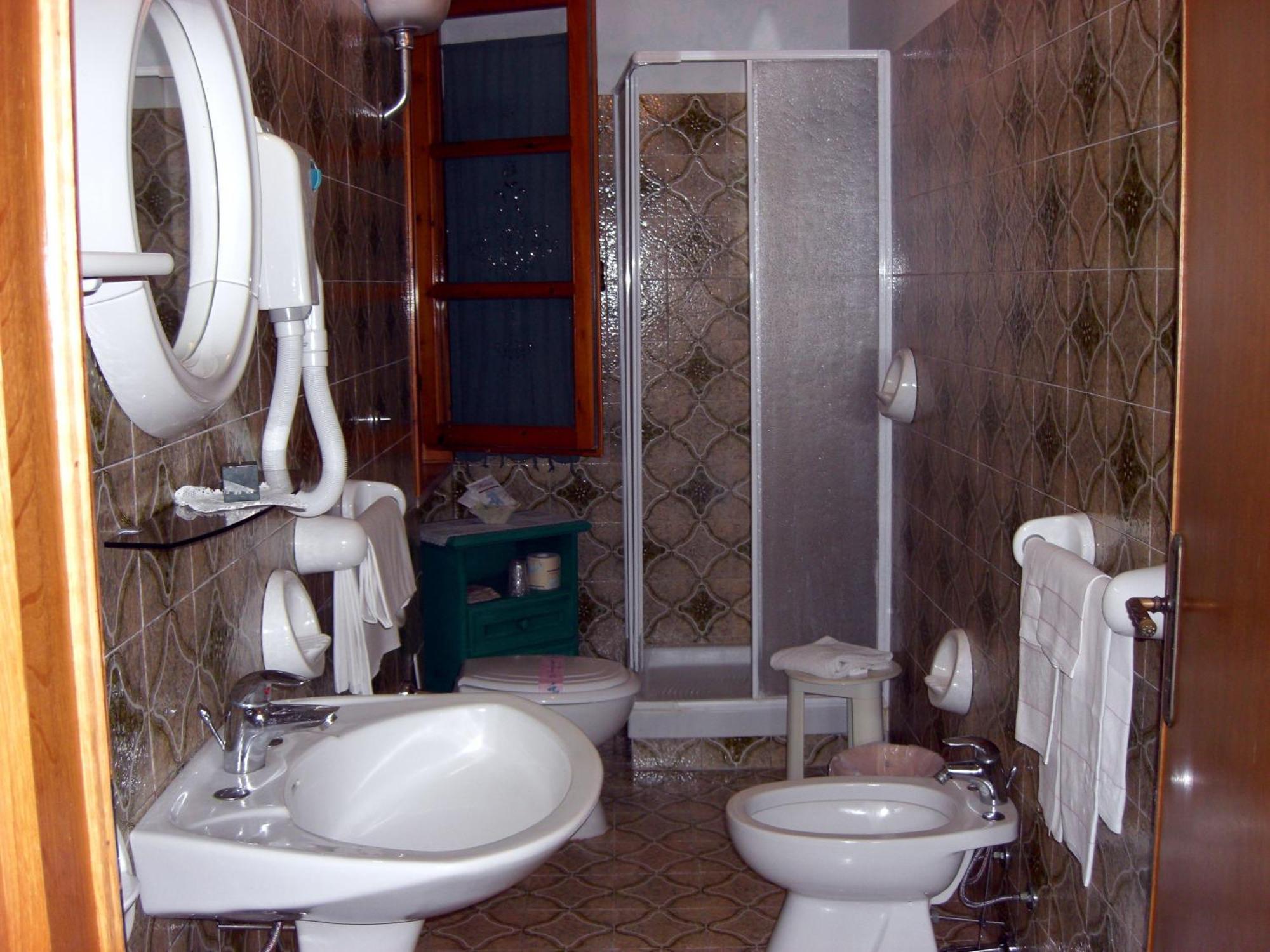 Hotel Il Poggetto Castellina Marittima Buitenkant foto