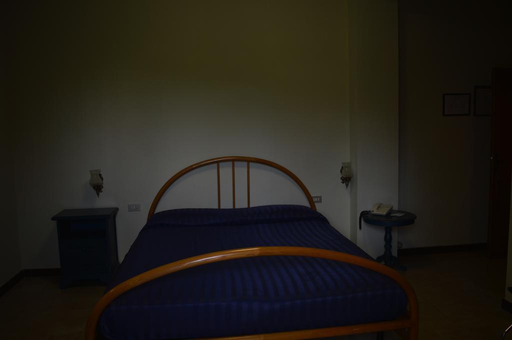 Hotel Il Poggetto Castellina Marittima Buitenkant foto