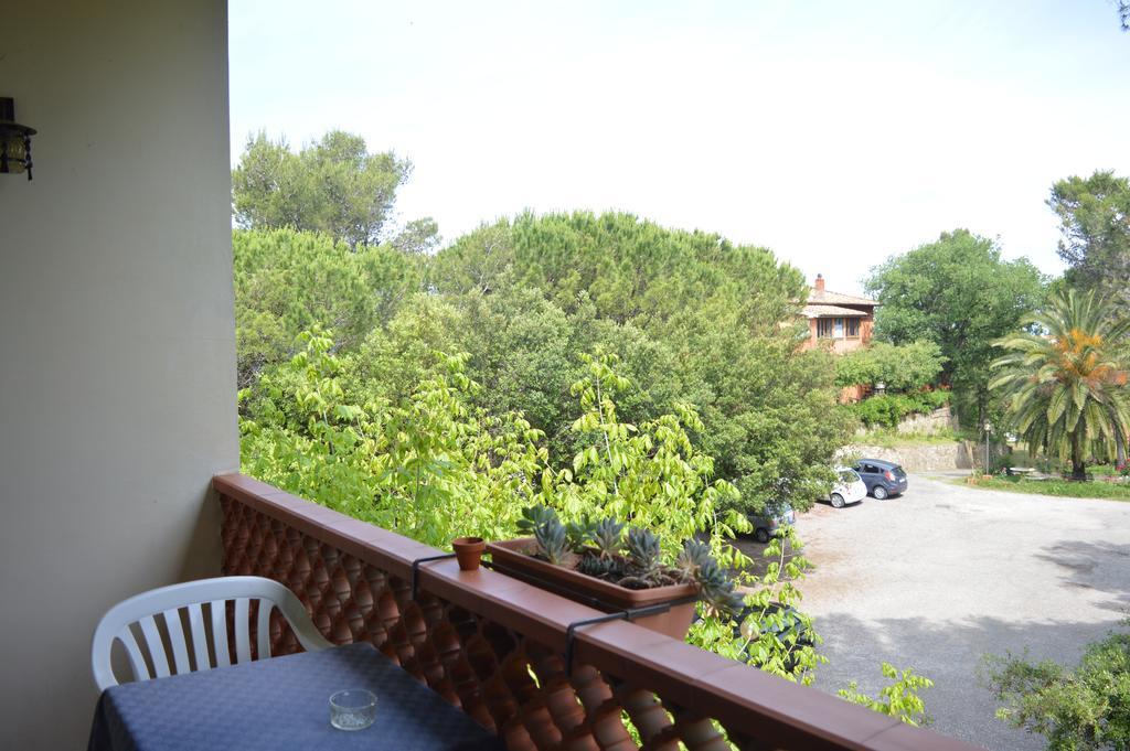 Hotel Il Poggetto Castellina Marittima Buitenkant foto
