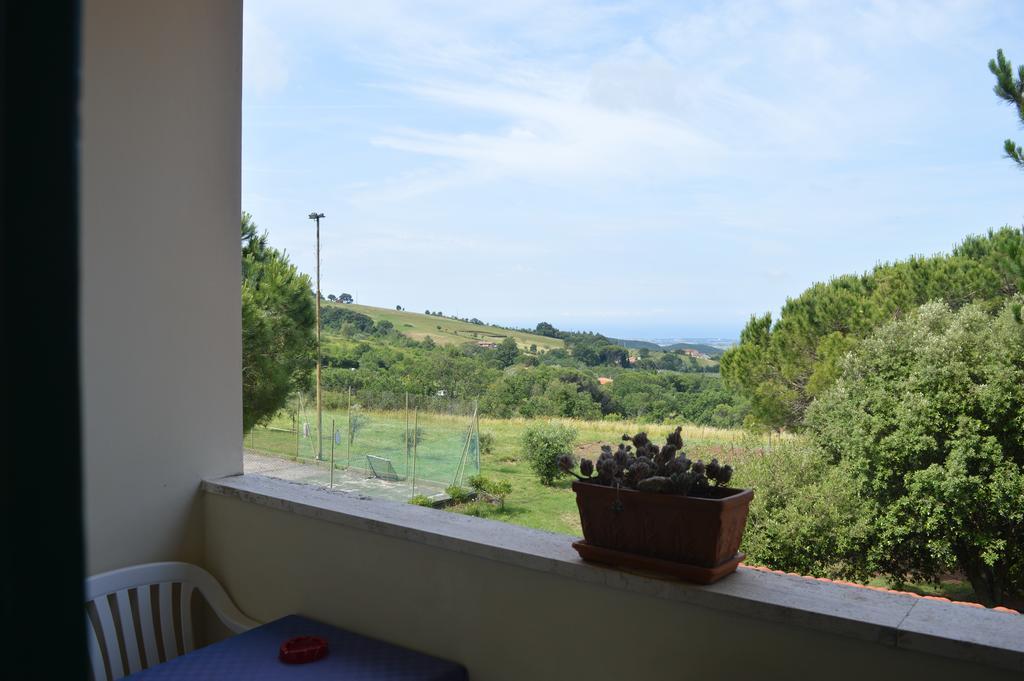 Hotel Il Poggetto Castellina Marittima Buitenkant foto