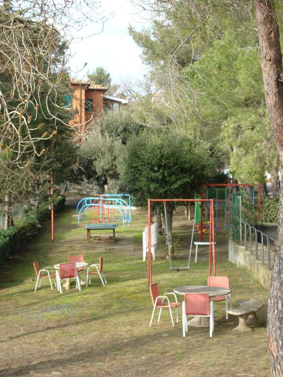 Hotel Il Poggetto Castellina Marittima Buitenkant foto
