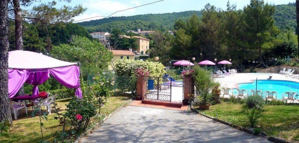 Hotel Il Poggetto Castellina Marittima Buitenkant foto