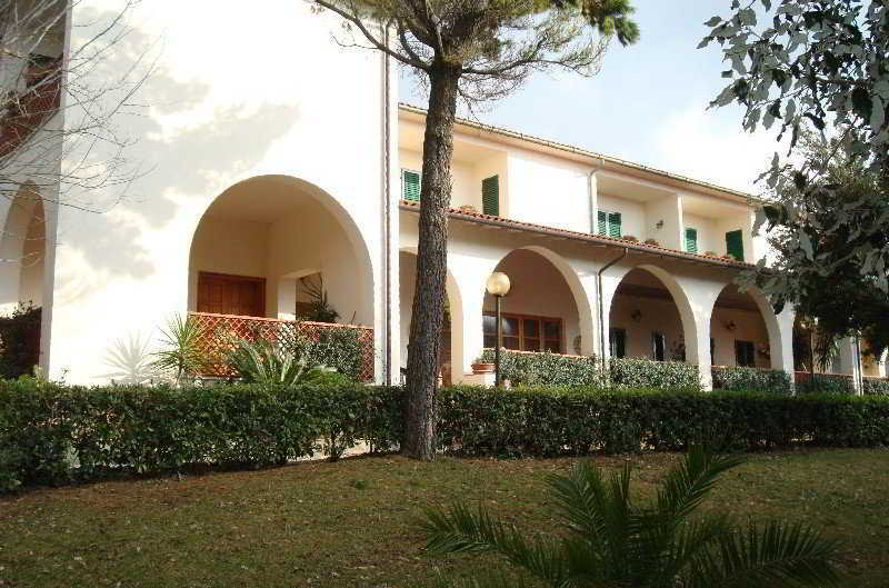 Hotel Il Poggetto Castellina Marittima Buitenkant foto